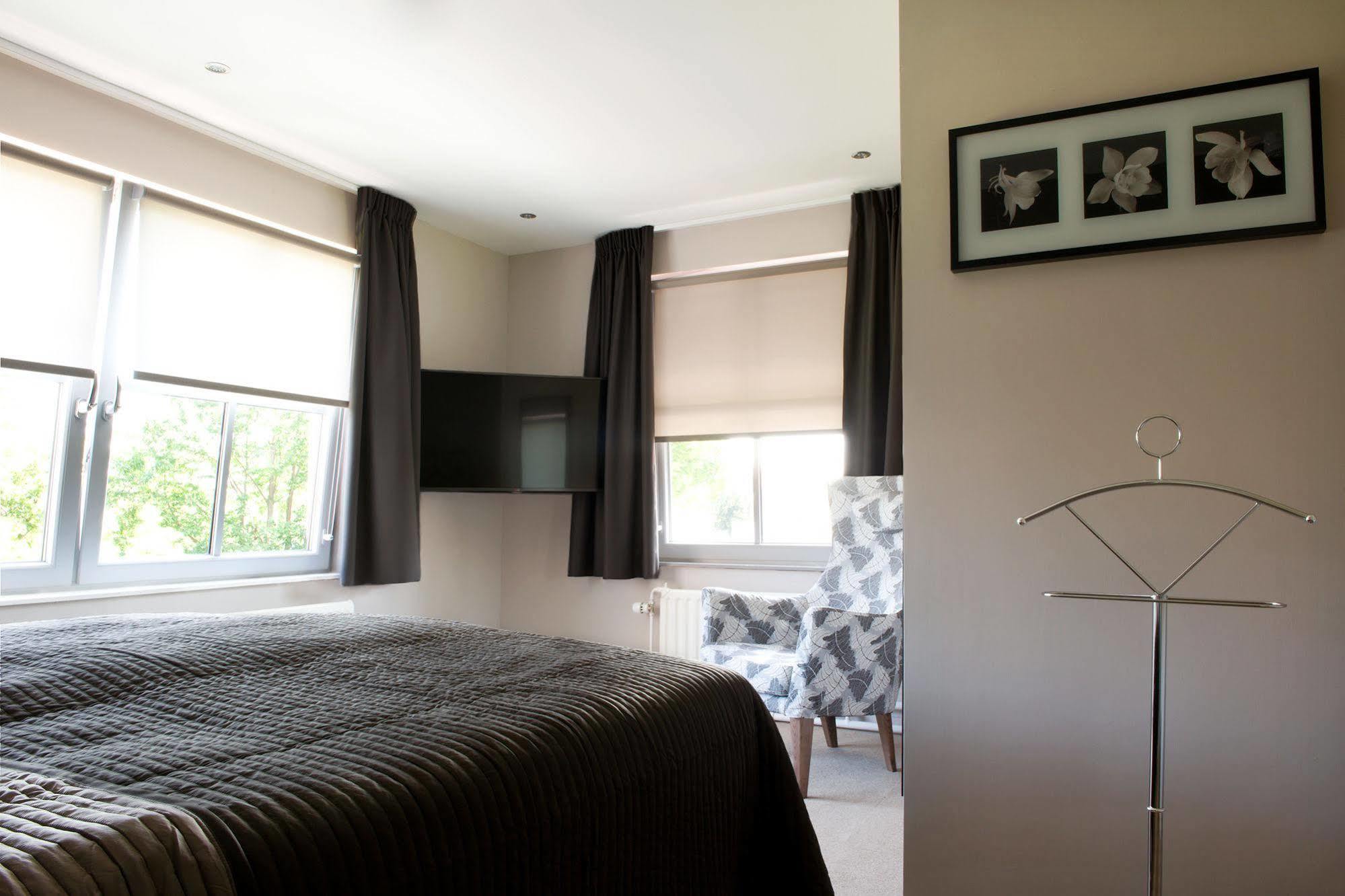 Hotel-Restaurant Thuis! Dinteloord ภายนอก รูปภาพ