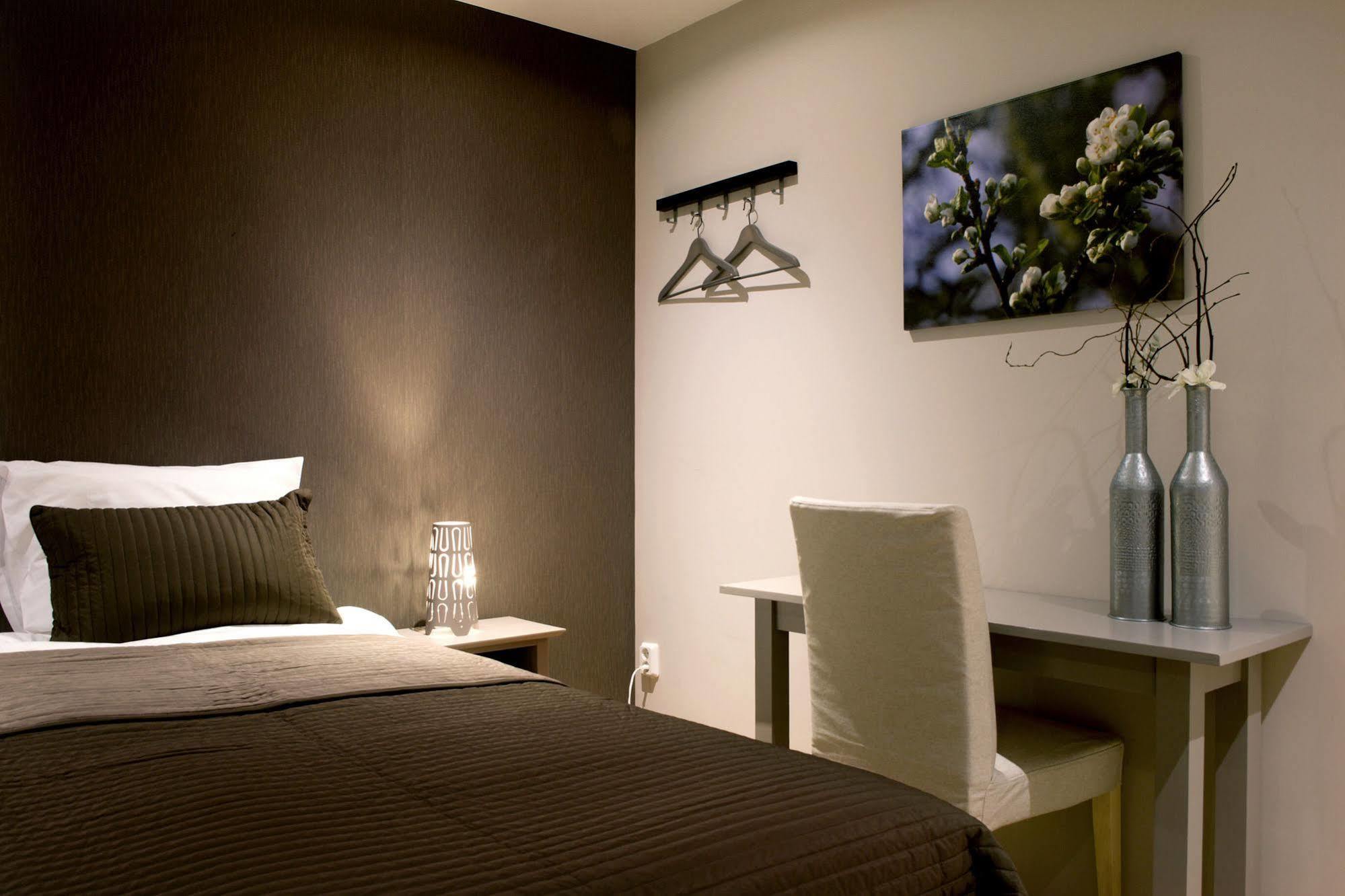 Hotel-Restaurant Thuis! Dinteloord ภายนอก รูปภาพ