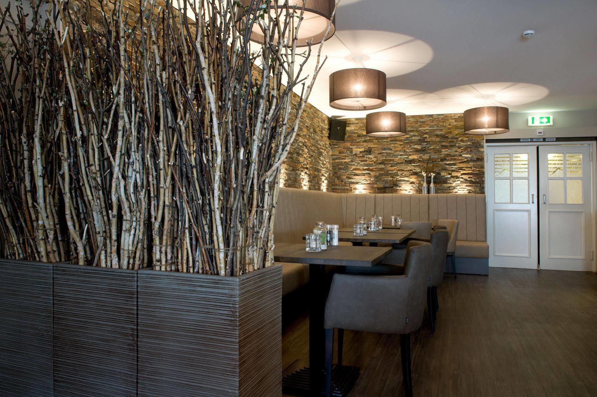 Hotel-Restaurant Thuis! Dinteloord ภายนอก รูปภาพ