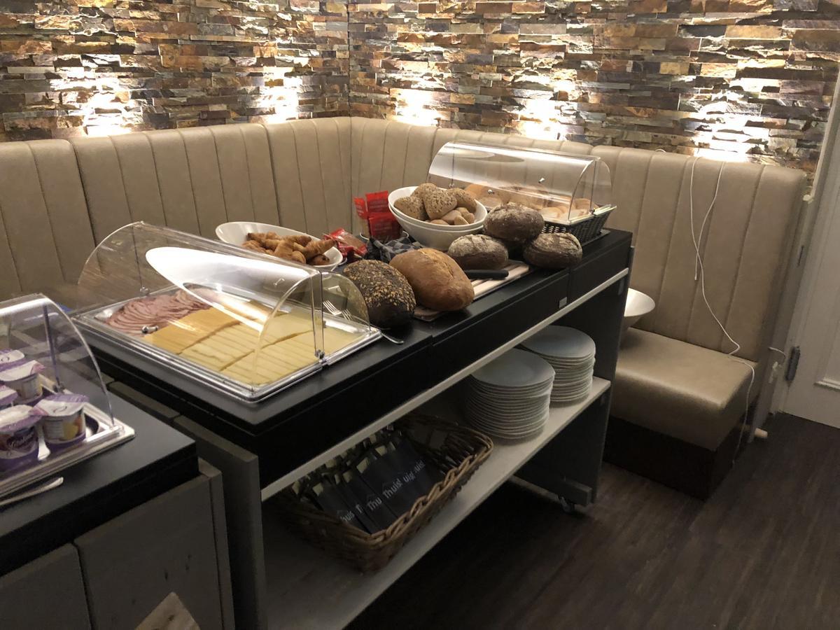 Hotel-Restaurant Thuis! Dinteloord ภายนอก รูปภาพ